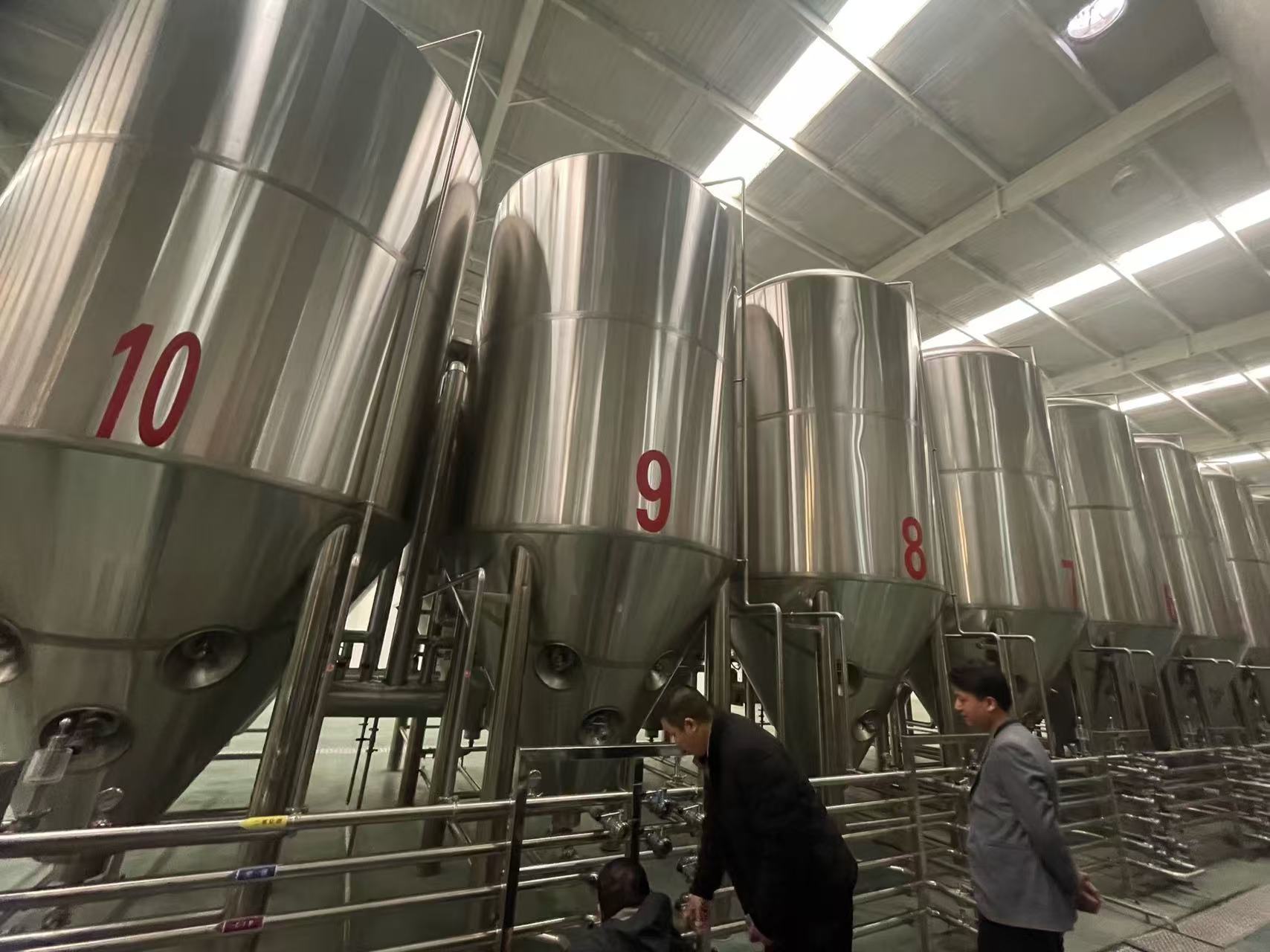 广西精酿啤酒设备厂—平面布置、设备设计、制造、调试、培训等一条龙服务